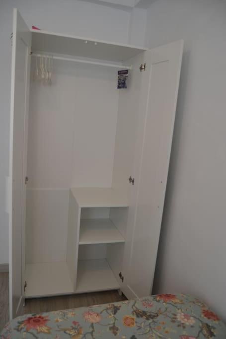 Cozy And Well Connected Apartment セビリア エクステリア 写真