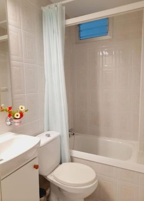 Cozy And Well Connected Apartment セビリア エクステリア 写真