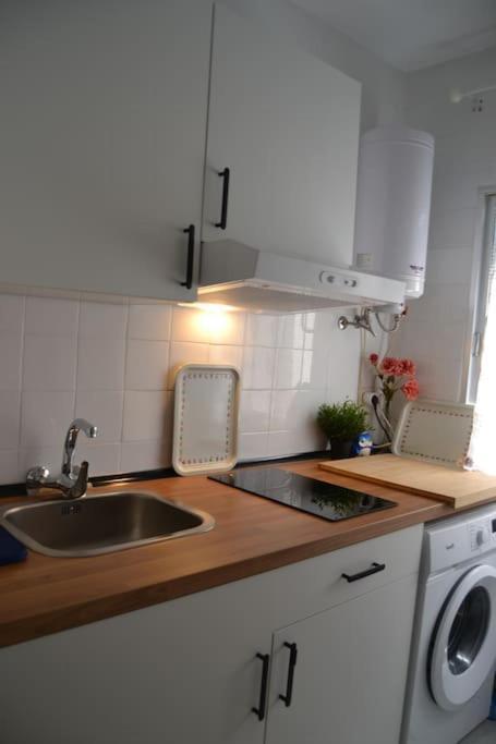 Cozy And Well Connected Apartment セビリア エクステリア 写真
