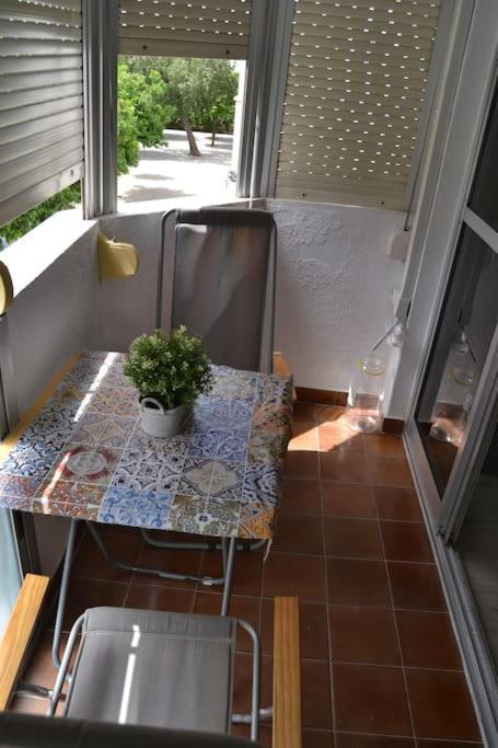 Cozy And Well Connected Apartment セビリア エクステリア 写真