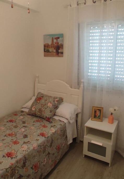 Cozy And Well Connected Apartment セビリア エクステリア 写真