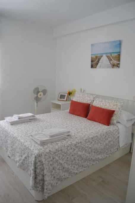 Cozy And Well Connected Apartment セビリア エクステリア 写真