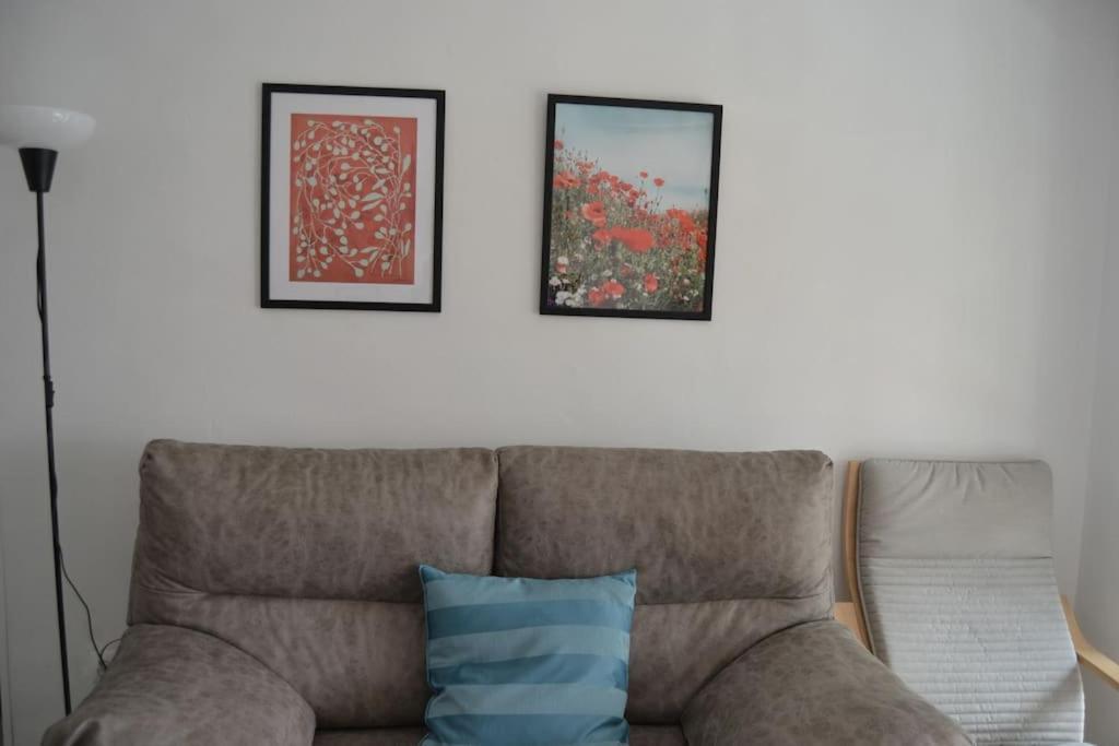 Cozy And Well Connected Apartment セビリア エクステリア 写真